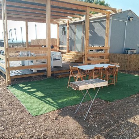 אצל דוד בכפר Lägenhet Kfar Gidon Exteriör bild