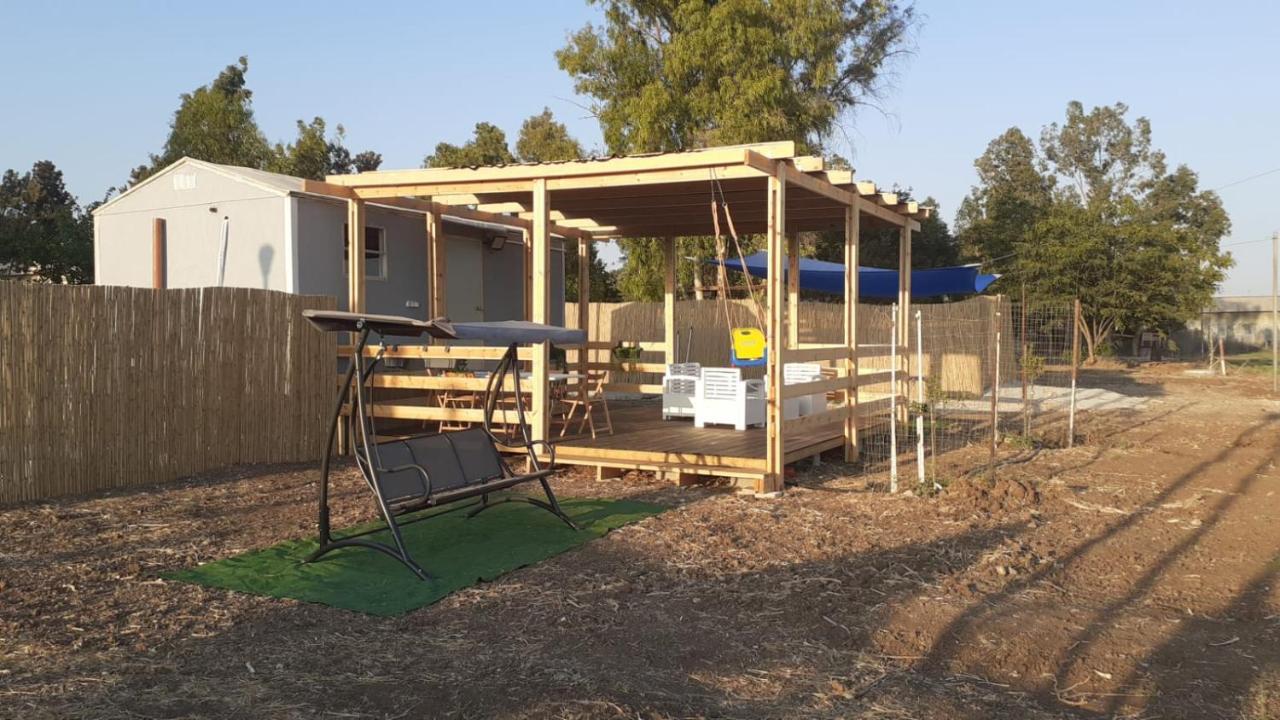 אצל דוד בכפר Lägenhet Kfar Gidon Exteriör bild